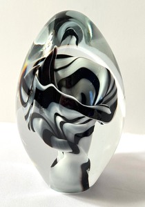 lot 18A image: Artisan Handblown Ribbon Design Large Paperweight