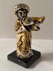 lot 56 image: Judica Sculpture by Arad Avraham