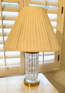 lot 23 image: Elegant Table Lamp
