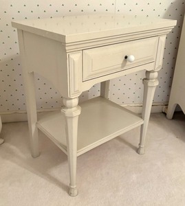 lot 25 image: White Accent Table