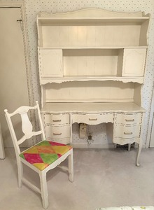 lot 27 image: French Provincial Style Vintage Desk with Chair