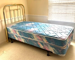 lot 36 image: Vintage Brass Twin Bed Headboard