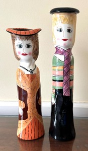 lot 86 image: Vanessas Violet Scarf and Luxurious Laurie Bella Casa Vases by Susan Paley for Ganz