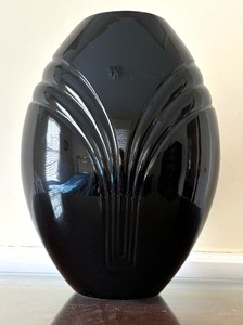 lot 88 image: Black Art Deco Style Vase