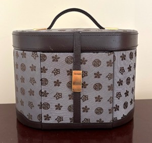 lot 93 image: Wolf Designs Jewelry Box