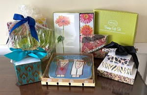 lot 121 image: Girlfriend Gifts including a Bridge Gift Set, Plaque, Note Pads and More