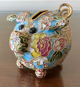 lot 126 image: Petite Cloisonne Piggy Bank