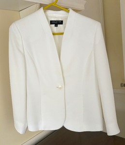 lot 154A image: White Jones New York Size 6 Jacket