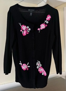 lot 132 image: International Concepts Size Medium Sweater