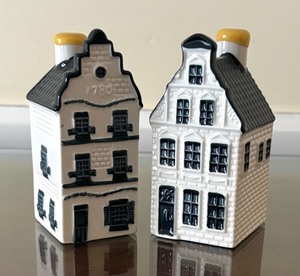 lot 135 image: Vintage Delft House No. 3 & Vintage Delft House No. 31