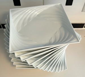 lot 202 image: 14 Appetizer Plates