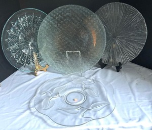 lot 243 image: Variety of Glass Platters