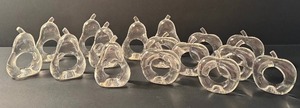 lot 265 image: Vintage Lucite Pear and Apple Shaped Napkin Rings