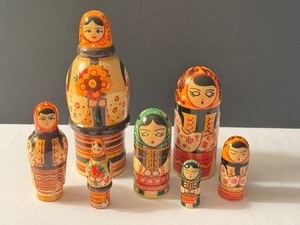 lot 271 image: Variety of Vintage Russian Stacking Dolls