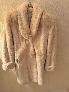 lot 45B image: Ladies Vintage Fur Coat