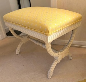 lot 325 image: Beautiful Vintage Bench  Stool