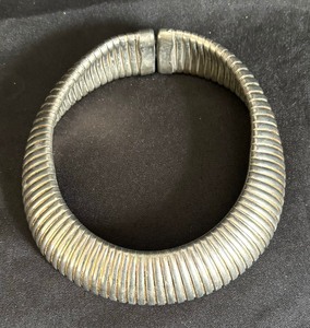 lot 340 image: Vintage 1980s Gorgeous Wide Silver Plated Omega Style Choker Necklace