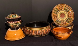 lot 357 image: Variety of Vintage Plates, Bowls, Soup Crock and More