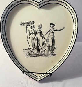 lot 197 image: Vintage Heart Shaped Italian Plate