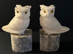 lot 224 image: Pair of Vintage Owl Figurine Carved Bookends