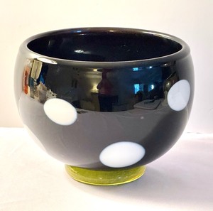 lot 192 image: Artisan Hand Blown Art Glass Vase