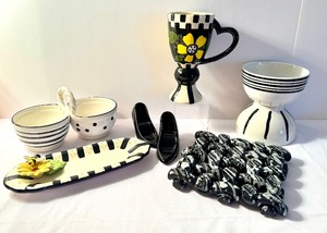 lot 195 image: Fun Black and White Decorative Kitchen Items