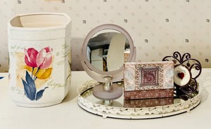 lot 375 image: Lovely Lot of Bathroom Decor including Mirror, Decorative Waste Basket and More