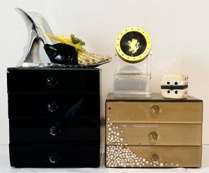 lot 302 image: Beautiful Bedroom Decor including Jewelry Case, Decorative High Heel Shoe and More