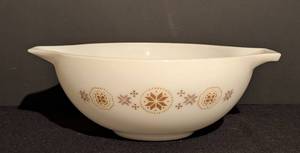 lot 361 image: Pyrex Town and County Mixing Bowl