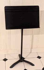 lot 367 image: Manhasset Black Metal Music Stand