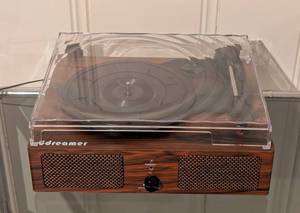 lot 368 image: Udreamer Record Player with Bluetooth