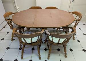 lot 288 image: Vintage Ethan Allen Maple Dining Table Set