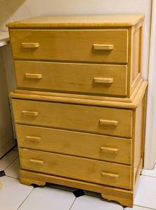 lot 289 image: Edison Little Folks Furniture Vintage Wood Dresser
