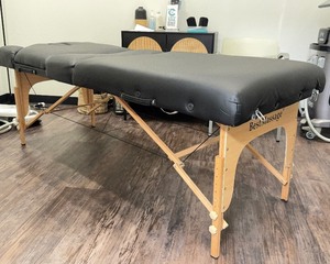 lot 100 image: BestMassage Brand Massage Table