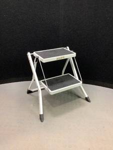 lot 119 image: 2 Step Stool
