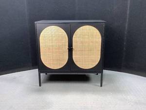 lot 124 image: Rattan Cabinet