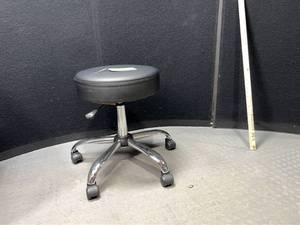 lot 189 image: Ergonomic Backless Exam Stool