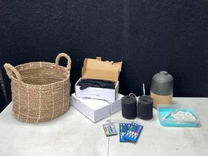 lot 198 image: Home Items