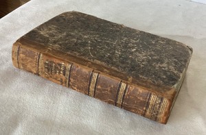 lot 173 image: Antique Leatherbound Uncle Toms Cabin (French edition)