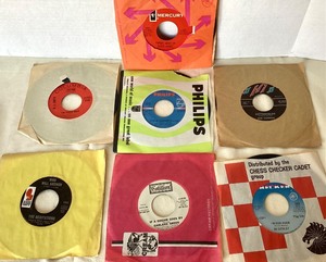 lot 209 image: Group of 1950s-1960s 45s  #3