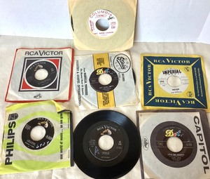 lot 211 image: Group of 1950s-1960s 45s #5