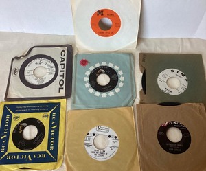 lot 212 image: Group of 1950s - 1960s 45s #6