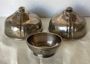 lot 128 image: Group of Vintage Hotel Silver
