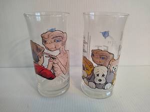 Vintage 1982 ET Extra Terrestrial Pizza Hut Glasses