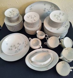 AMCREST Melto Caroline Pine China Set (91pc)