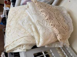 Assorted Lace Table Cloths & Doilies