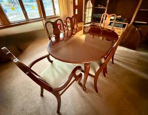 Gorgeous Dining Table  Six Chairs  Soft Cover