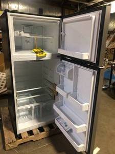 Vissani 18 cu. ft. Top Freezer Refrigerator in Stainless Steel Look Damaged Customer Returns See Pictures