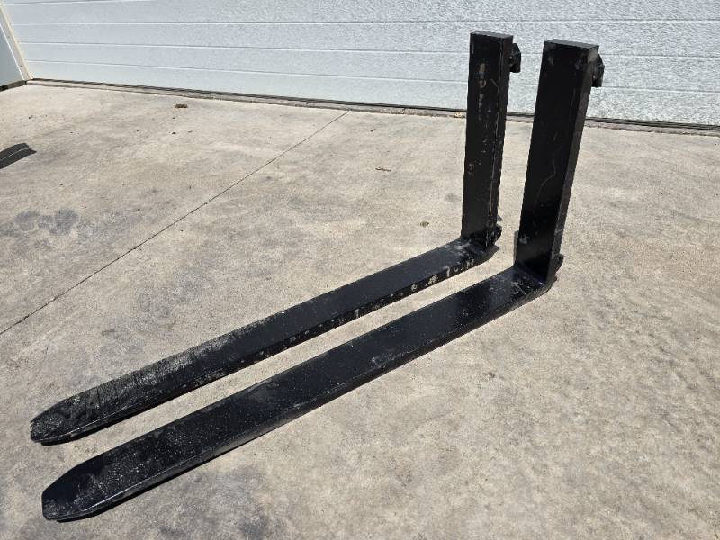 lot 135 image: Pallet Fork Set 42