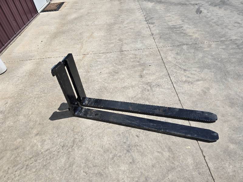 lot 137 image: Pallet Fork Set 48